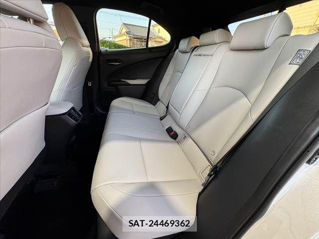 Lexus UX 2020-11 6907875-17