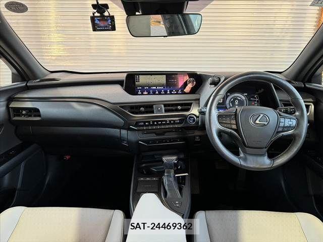 Lexus UX 2020-11 6907875-1