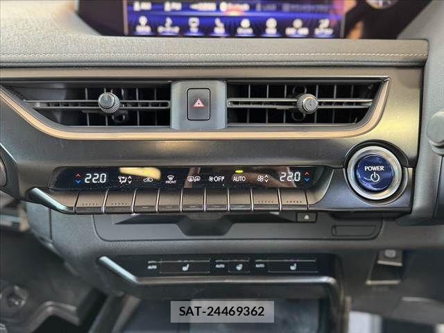 Lexus UX 2020-11 6907875-22