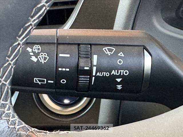 Lexus UX 2020-11 6907875-26