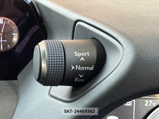 Lexus UX 2020-11 6907875-28