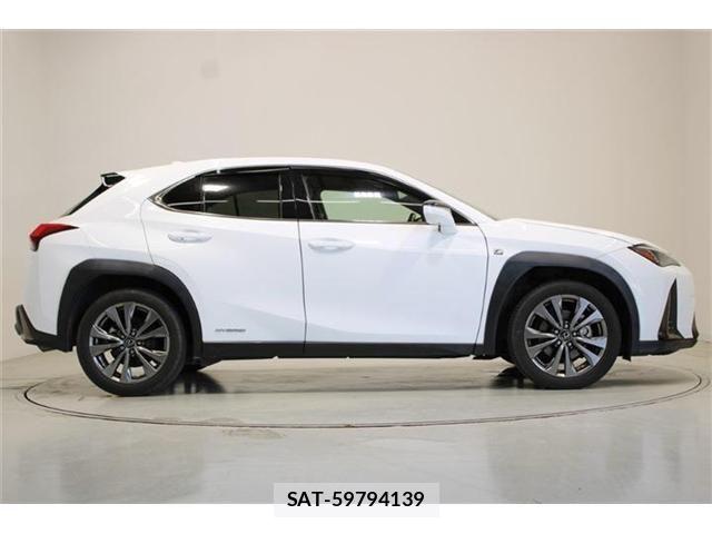 Lexus UX 2019-10 6907876-12