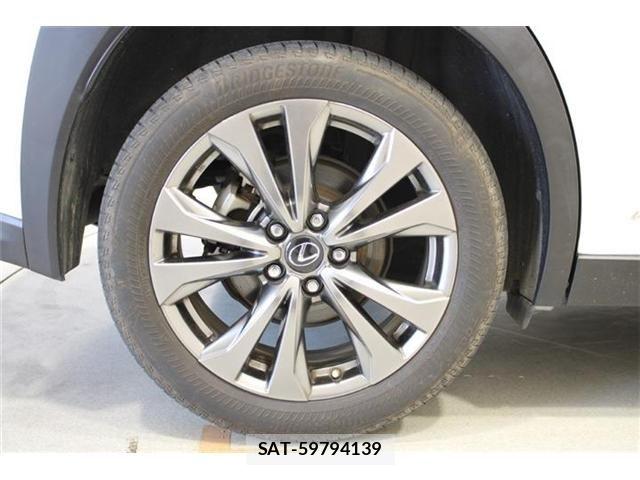 Lexus UX 2019-10 6907876-22