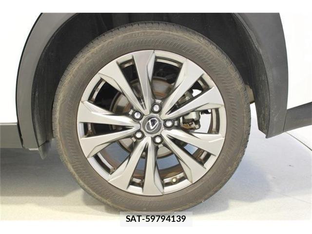 Lexus UX 2019-10 6907876-23