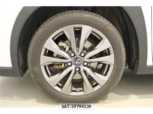 Lexus UX 2019-10 6907876-24