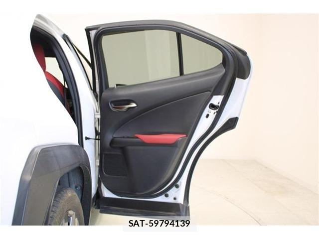 Lexus UX 2019-10 6907876-29