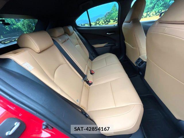 Lexus UX 2023-07 6995259-9
