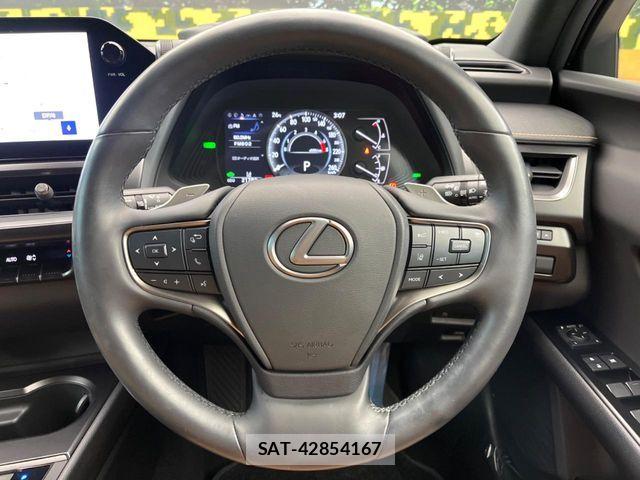 Lexus UX 2023-07 6995259-11