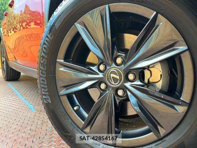 Lexus UX 2023-07 6995259-13