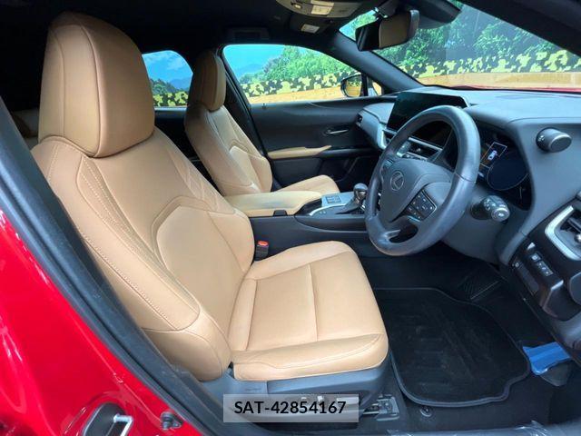 Lexus UX 2023-07 6995259-8
