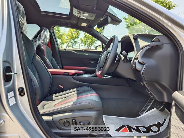 Lexus UX 2023-06 6995257-9