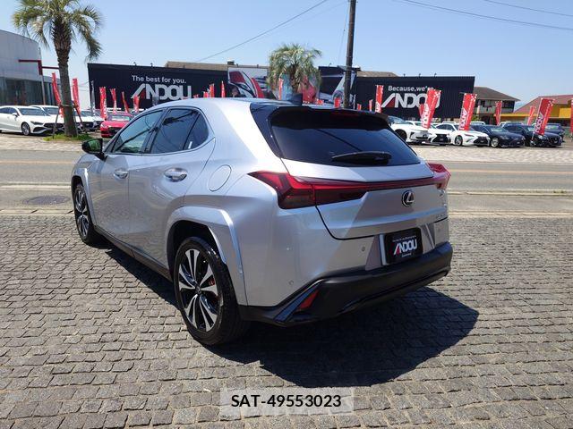 Lexus UX 2023-06 6995257-2