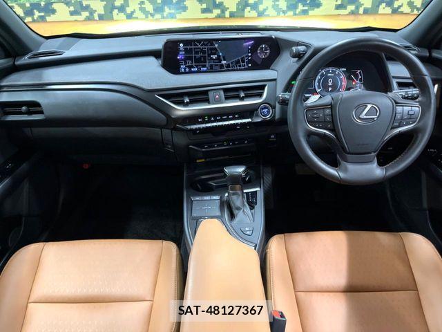 Lexus UX 2021-06 7020801-1