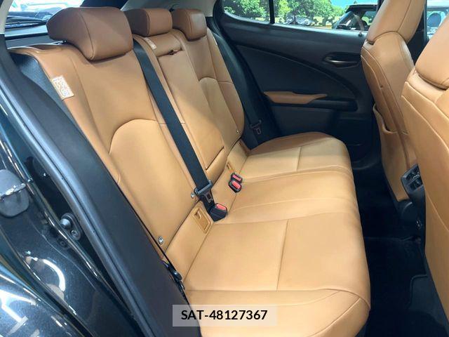 Lexus UX 2021-06 7020801-8