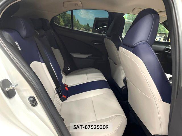 Lexus UX 2023-06 7020800-8