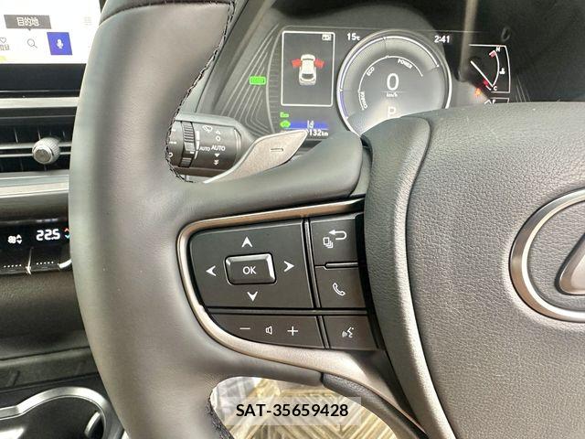 Lexus UX 2023-03 7059333-12
