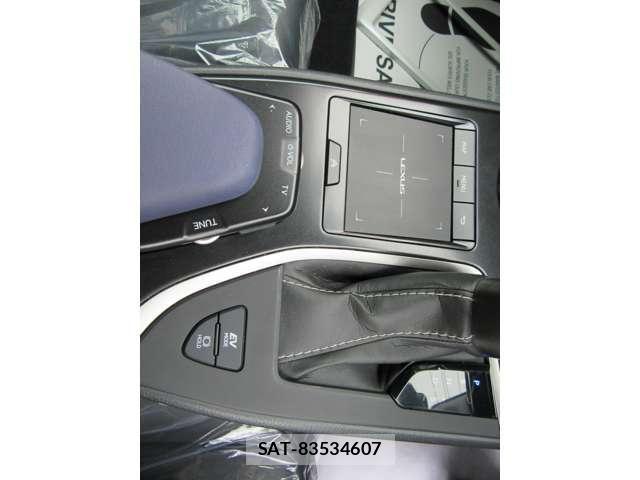 Lexus UX 2021-04 7221183-9