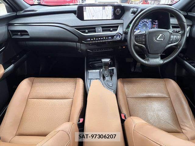 Lexus UX 2021-04 7221182-2