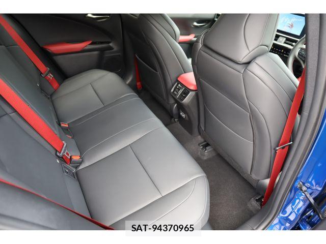 Lexus UX 2023-07 7221186-10
