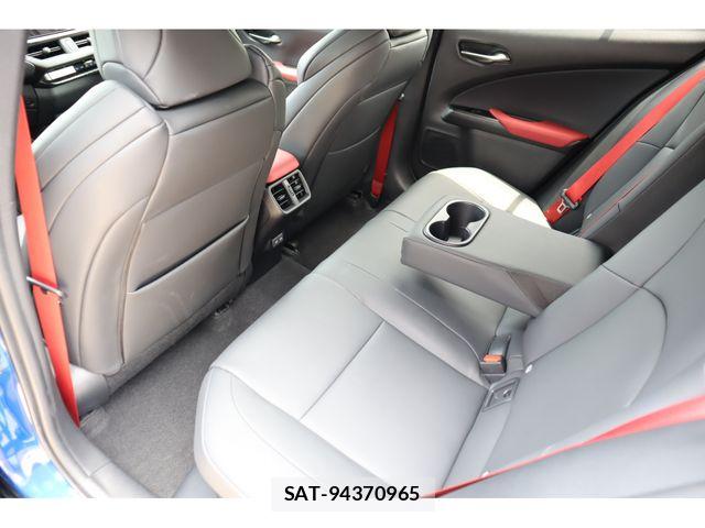 Lexus UX 2023-07 7221186-11
