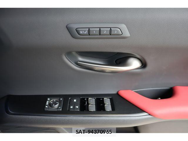 Lexus UX 2023-07 7221186-19