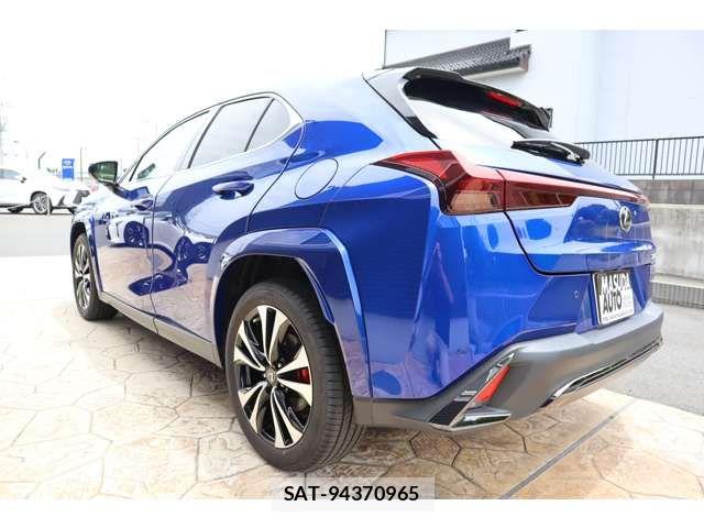 Lexus UX 2023-07 7221186-4