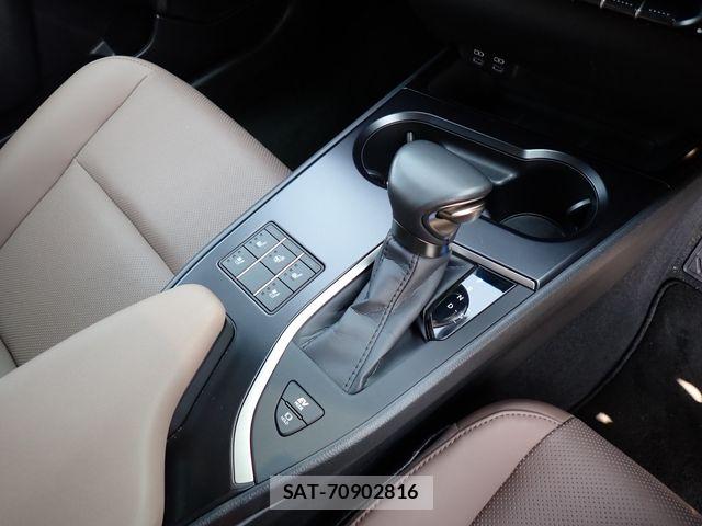 Lexus UX 2023-07 7221187-21