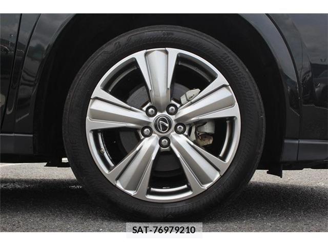 Lexus UX 2023-10 7221190-9