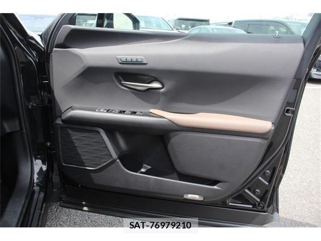 Lexus UX 2023-10 7221190-16