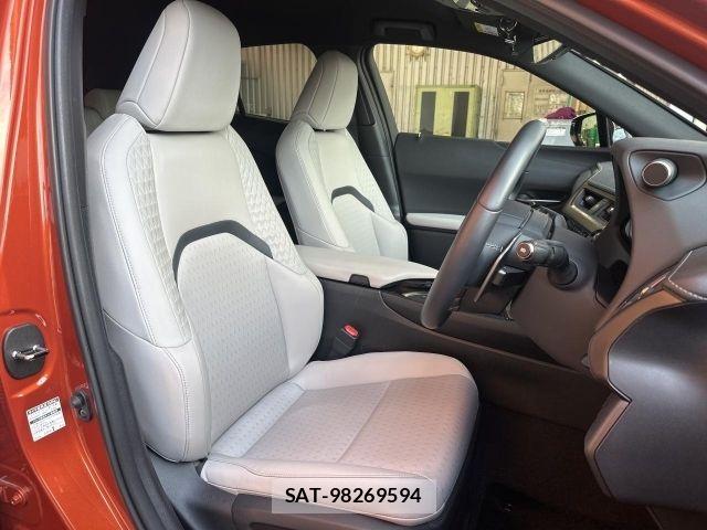 Lexus UX 2021-10 7221184-9
