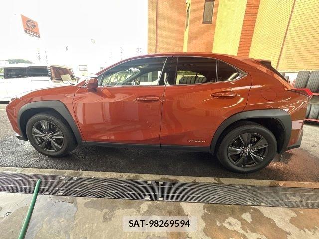 Lexus UX 2021-10 7221184-15