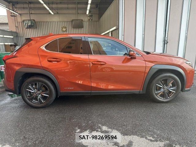 Lexus UX 2021-10 7221184-16