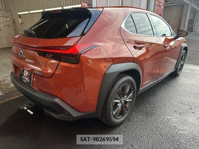 Lexus UX 2021-10 7221184-18
