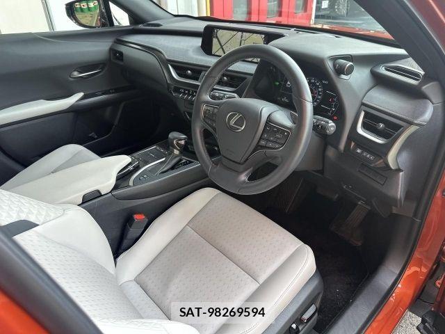 Lexus UX 2021-10 7221184-1