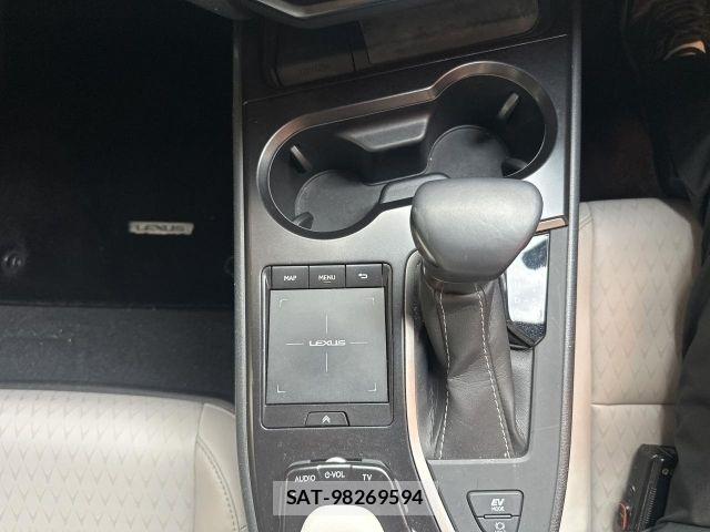 Lexus UX 2021-10 7221184-22