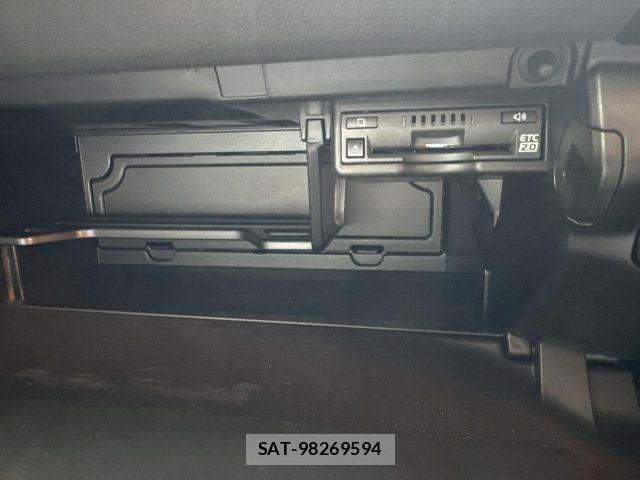 Lexus UX 2021-10 7221184-25