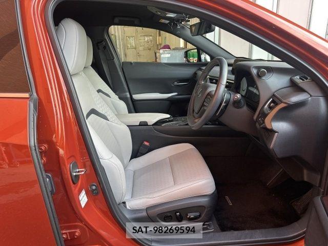 Lexus UX 2021-10 7221184-8