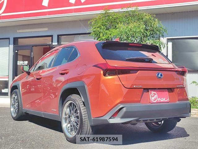 Lexus UX 2019-11 7221179-3