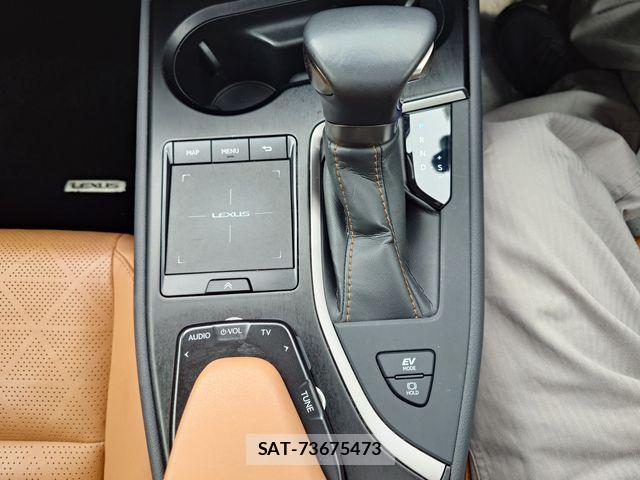 Lexus UX 2022-06 7272252-17