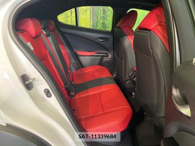 Lexus UX 2023-05 7328120-8