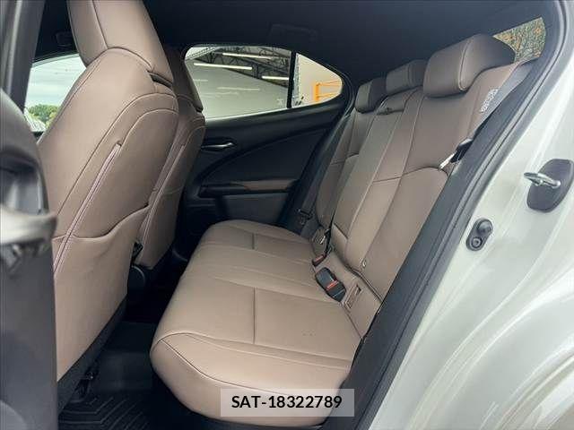Lexus UX 2023-07 7328127-17
