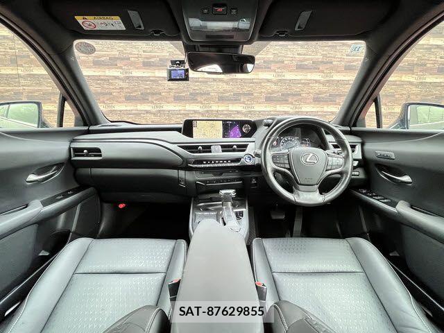 Lexus UX 2019-09 7328128-1