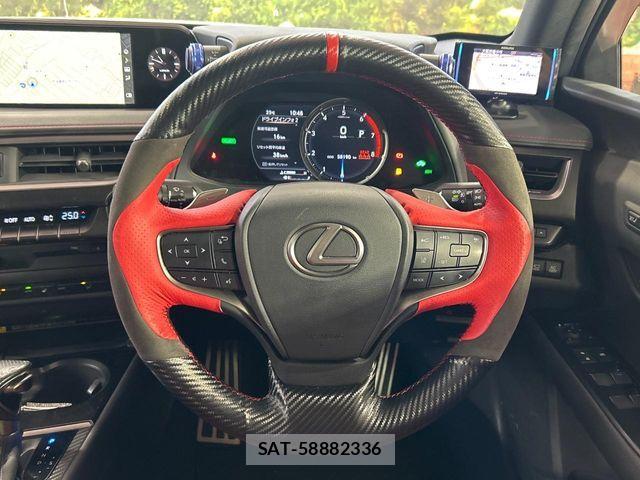 Lexus UX 2019-02 7328130-10