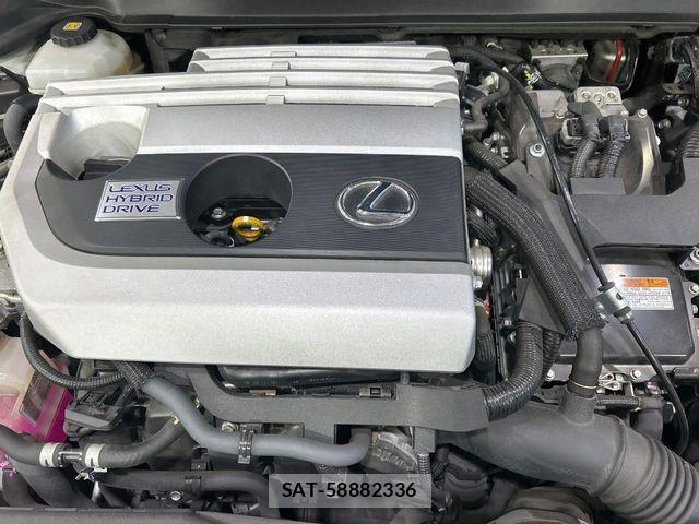 Lexus UX 2019-02 7328130-17