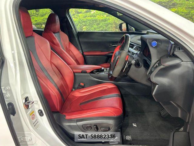 Lexus UX 2019-02 7328130-7