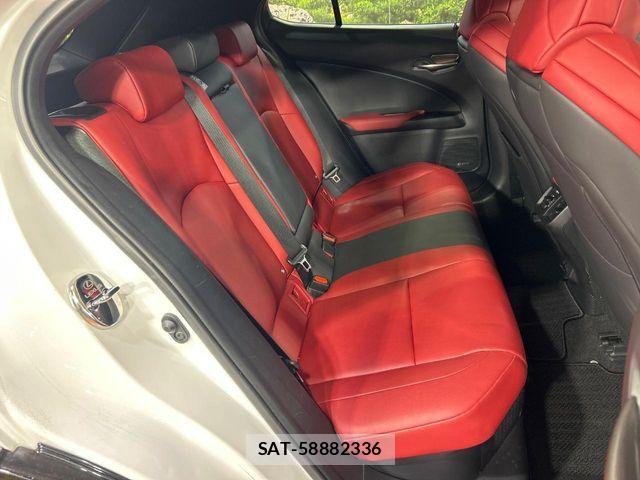 Lexus UX 2019-02 7328130-8