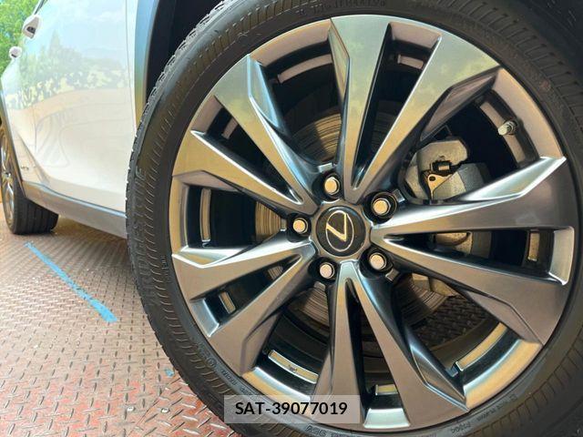 Lexus UX 2019-11 7328129-11