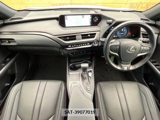 Lexus UX 2019-11 7328129-1