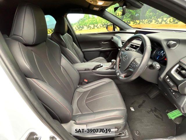Lexus UX 2019-11 7328129-7