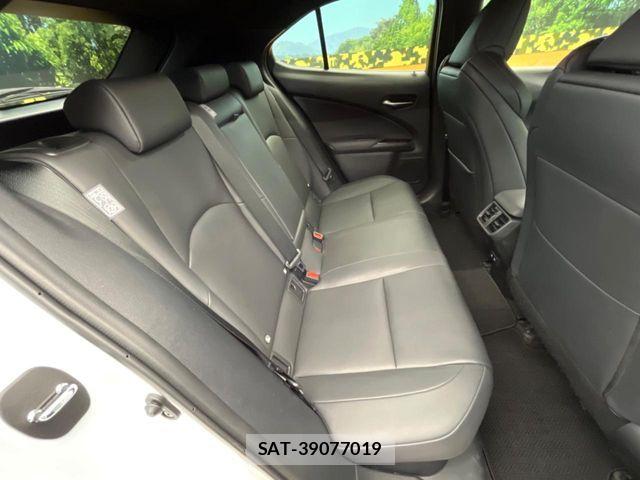 Lexus UX 2019-11 7328129-8